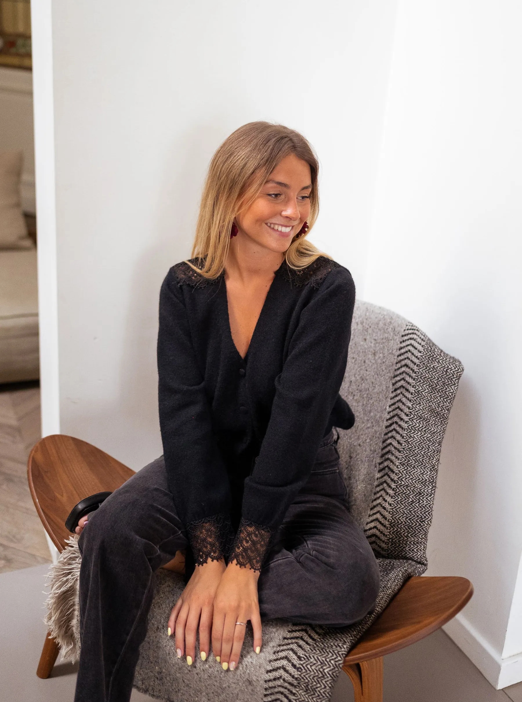 Pulls & Gilets-EASY-CLOTHES Gilet Baltha - noir à dentelleEasy Clothes Noir à dentelle
