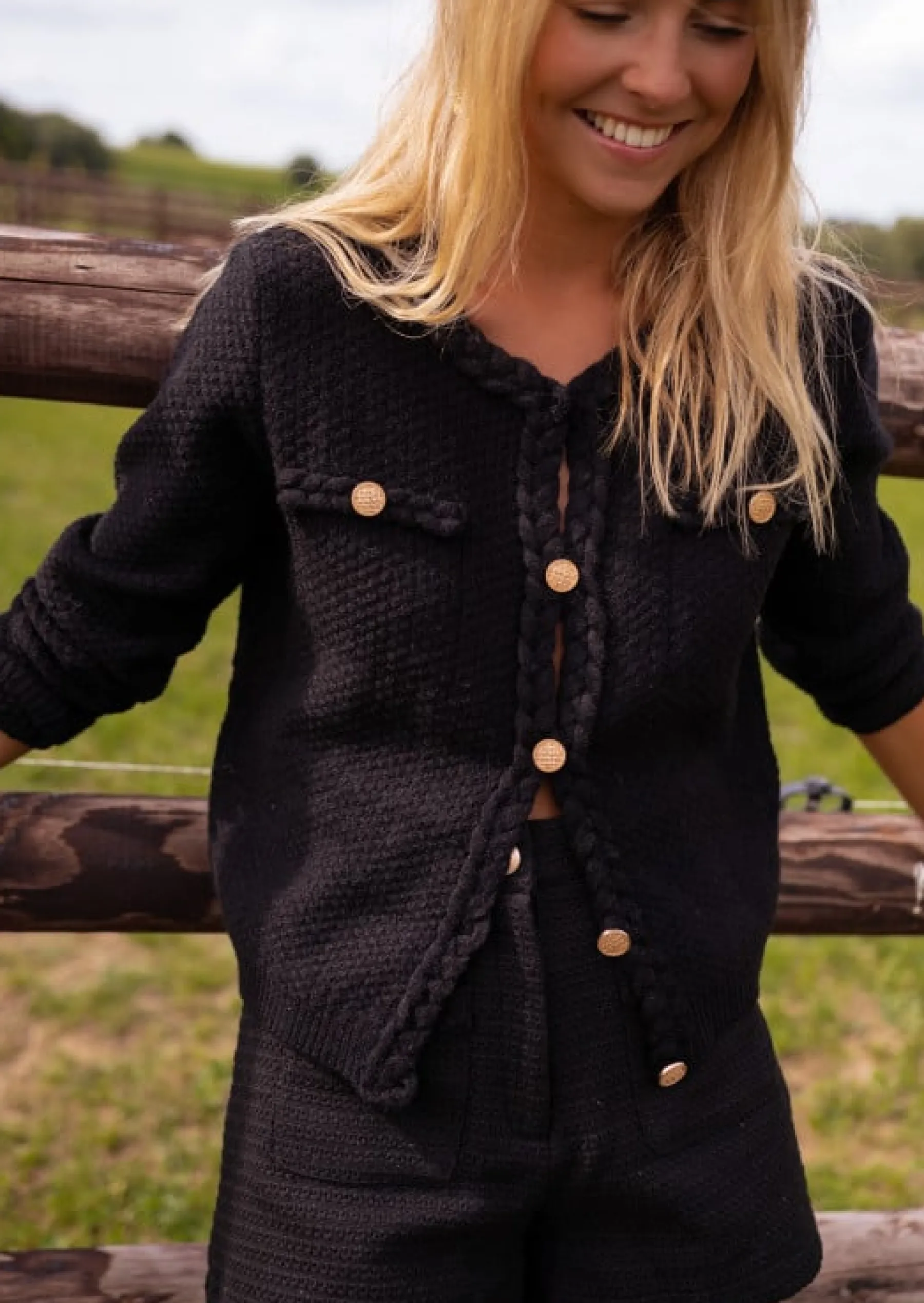 Pulls & Gilets-EASY-CLOTHES Gilet Sam Noir - Tressage - Boutons Dorés - Taille UniqueEasy Clothes Noir