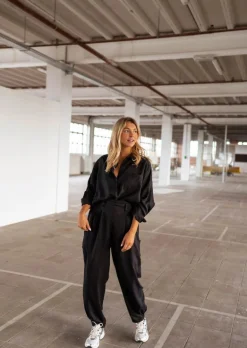 Pantalons-EASY-CLOTHES Pantalon Chandler noir | Pantalon large satiné | Prêt-à-porter en ligne | Easy Clothes Noir