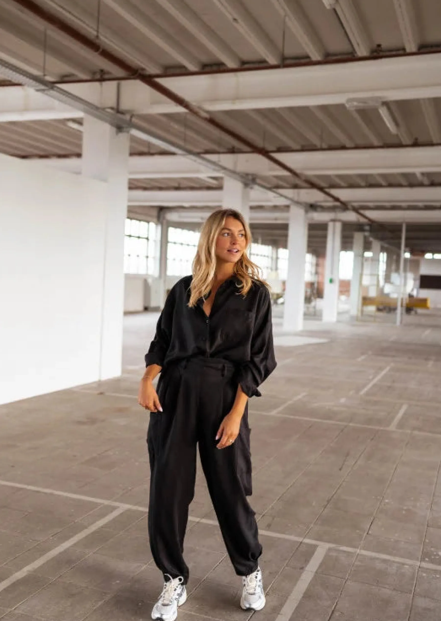 Pantalons-EASY-CLOTHES Pantalon Chandler noir | Pantalon large satiné | Prêt-à-porter en ligne | Easy Clothes Noir