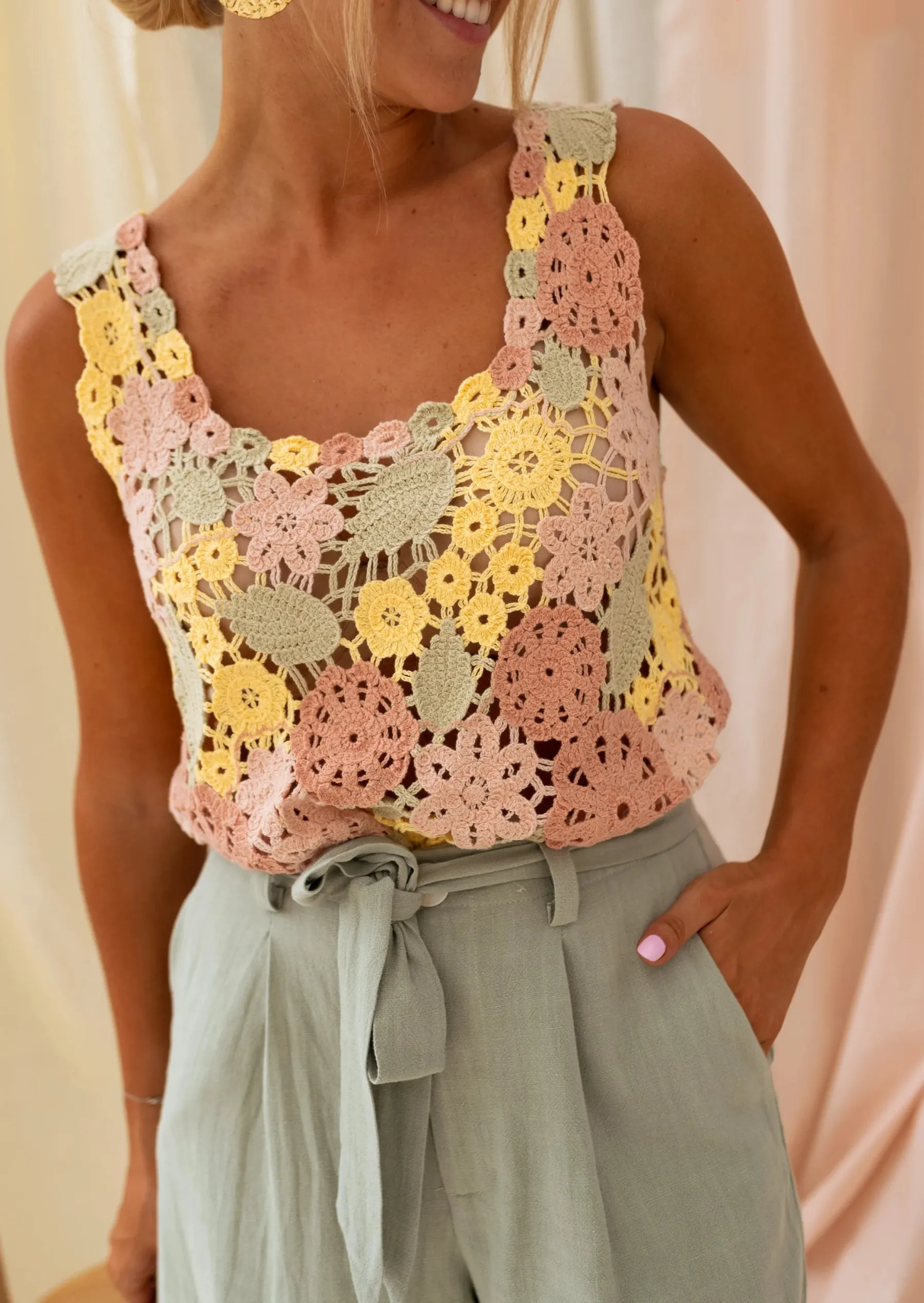 Tops & T-shirts-EASY-CLOTHES Top En Crochet Floryne - Rose, Jaune & Kaki - Vêtements Femme ÉtéEasy Clothes En crochet